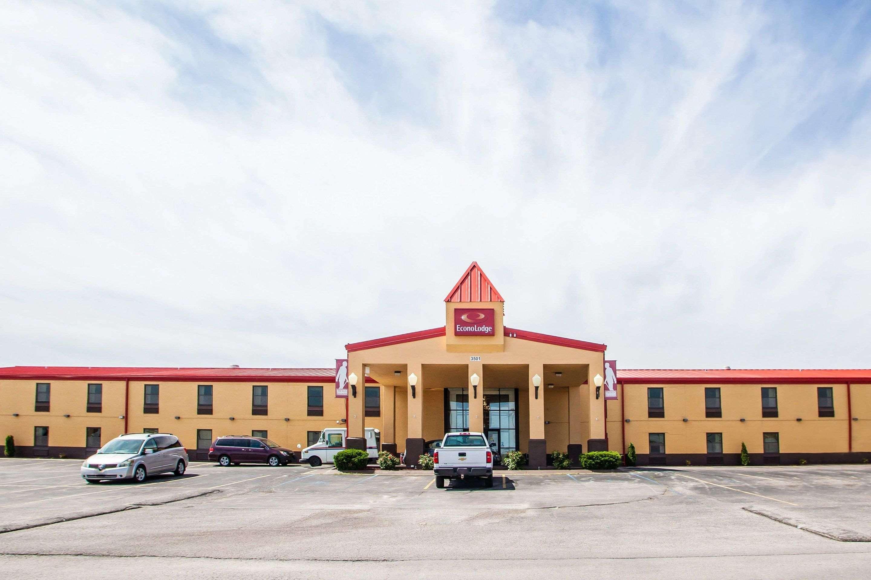 Econo Lodge Truman Inn Седалія Екстер'єр фото
