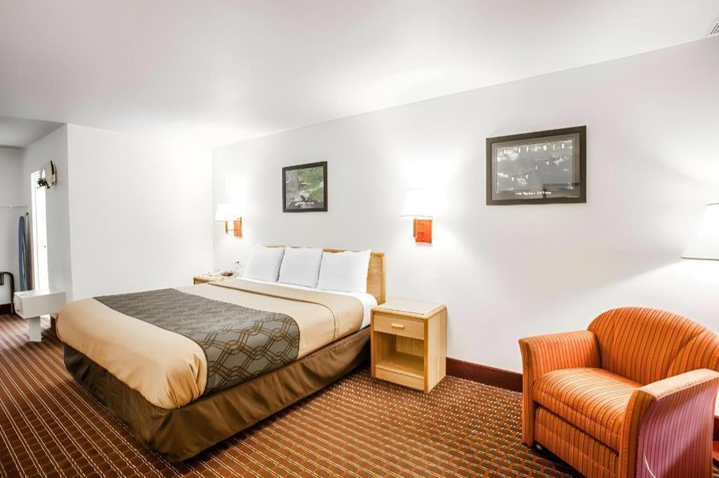 Econo Lodge Truman Inn Седалія Екстер'єр фото