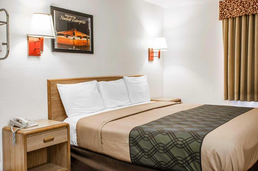 Econo Lodge Truman Inn Седалія Екстер'єр фото