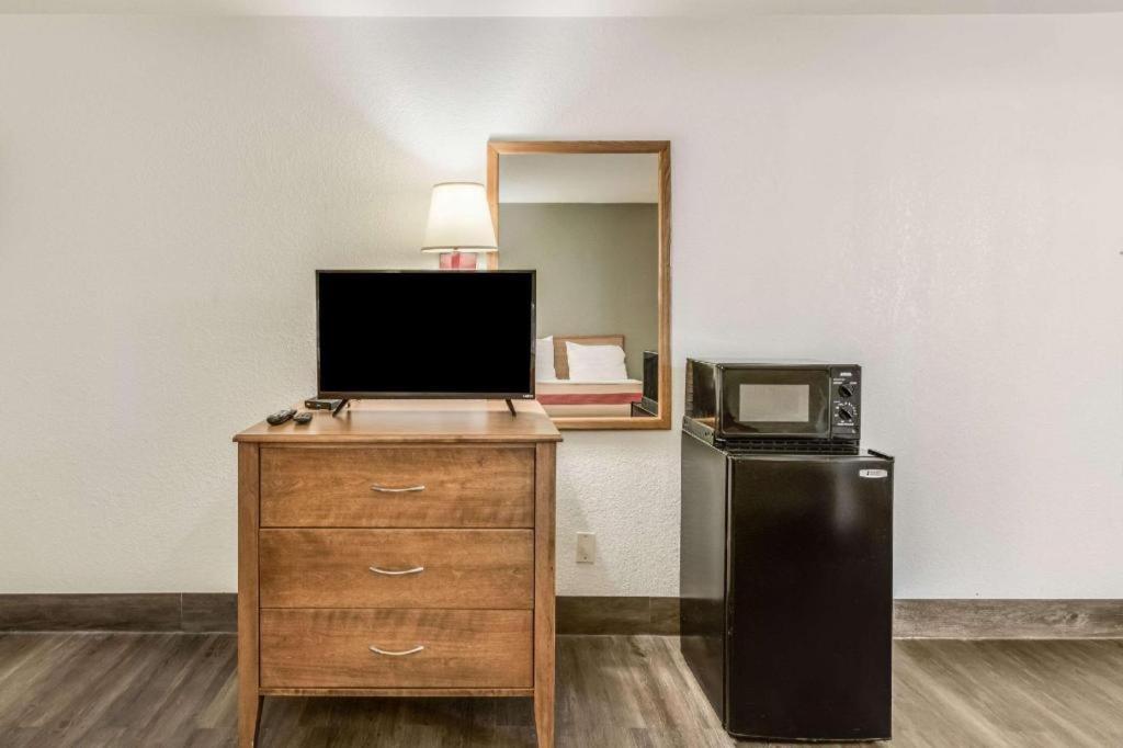 Econo Lodge Truman Inn Седалія Екстер'єр фото