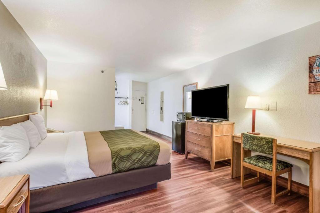 Econo Lodge Truman Inn Седалія Екстер'єр фото