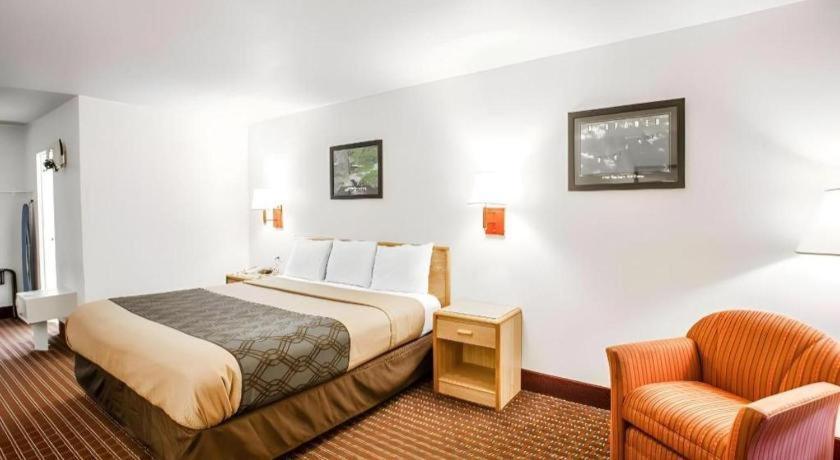 Econo Lodge Truman Inn Седалія Екстер'єр фото