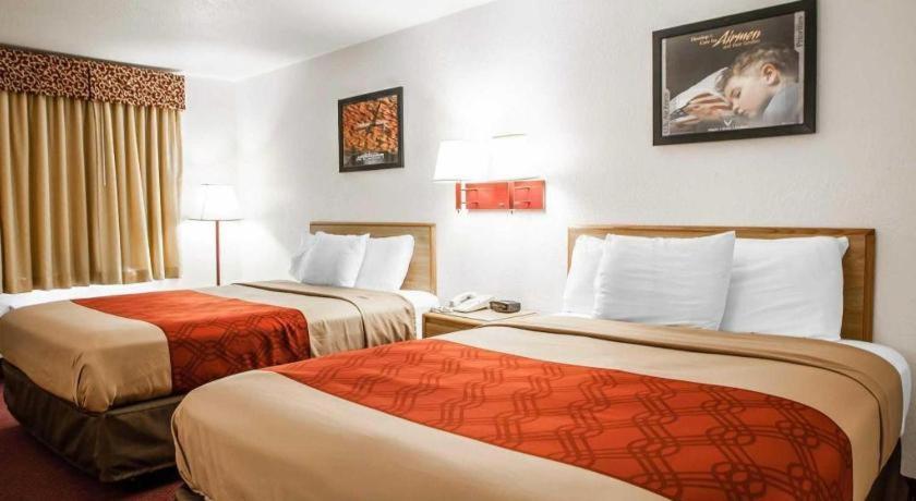 Econo Lodge Truman Inn Седалія Екстер'єр фото