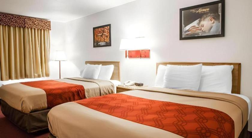 Econo Lodge Truman Inn Седалія Екстер'єр фото