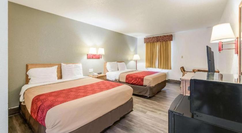 Econo Lodge Truman Inn Седалія Екстер'єр фото